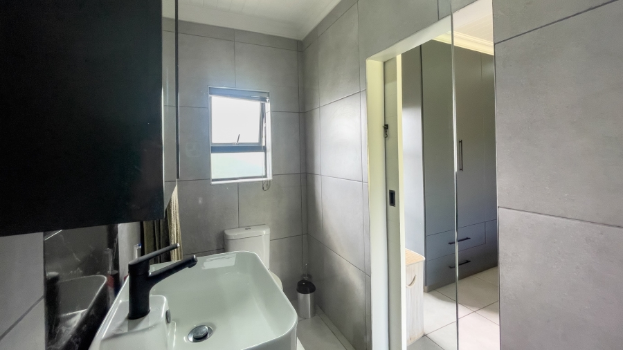 6 Bedroom Property for Sale in Riverside Western Cape